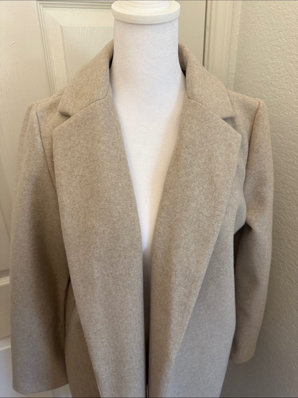 [new inventory] ZARA TAUPE COAT WITH POCKETS EUC - Picture 2 of 3